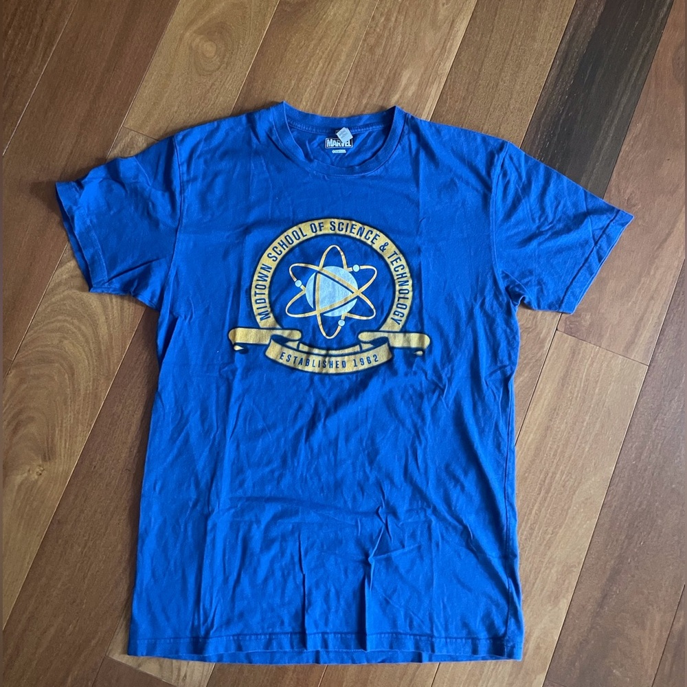 Marvel Spider-Man Homecoming Midtown School Crest Shirt Size Medium